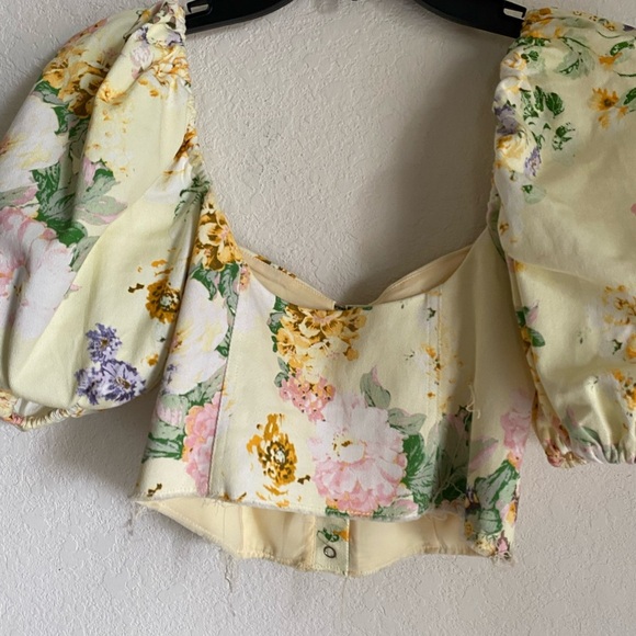 For Love & Lemon Chamomile Denim Floral Puff Sleeve Crop Buttercreme Top Size S - Picture 10 of 12